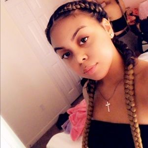 Meet your Posher, Yadeli